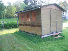 Backyard Beekeeping beehouse for 12 beehives