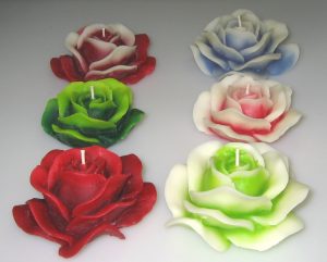 Wie macht man bunte Rosenkerzen? kerzenidee bunte rosen 6